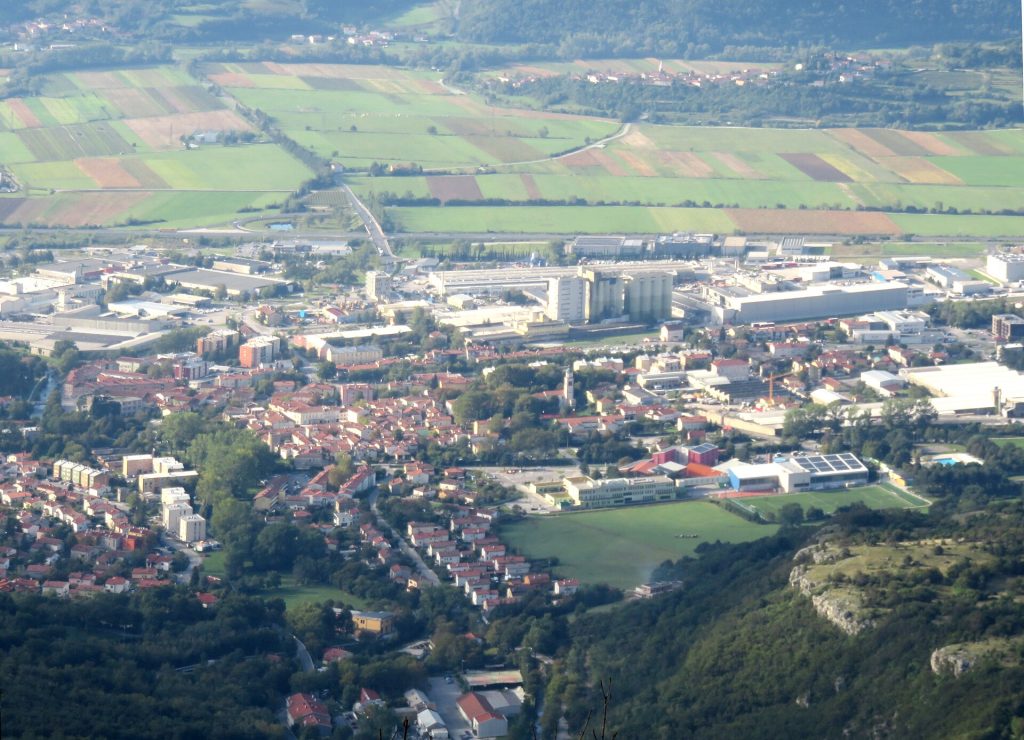 File:Ajdovščina Slovenia 1.jpg