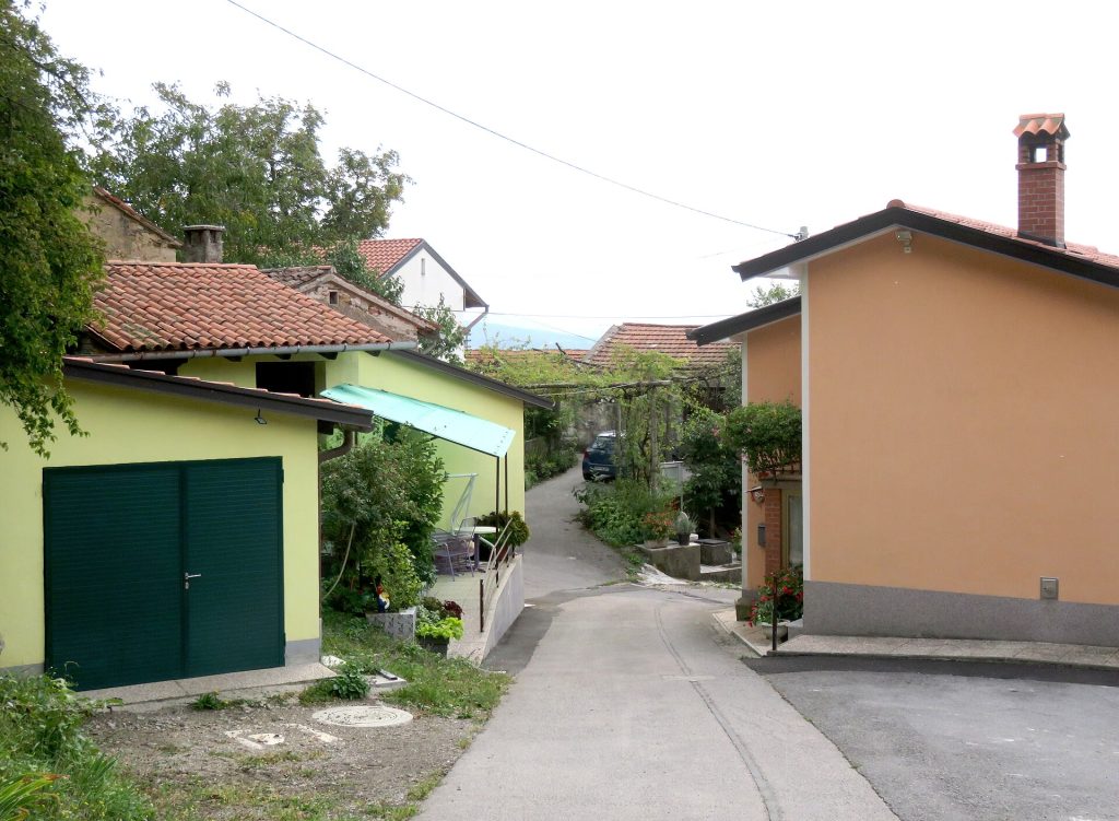 File:Bogo Sežana 2.jpg