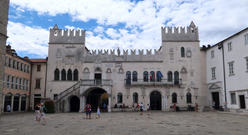 Pretorska palača na Titovem trgu v Kopru