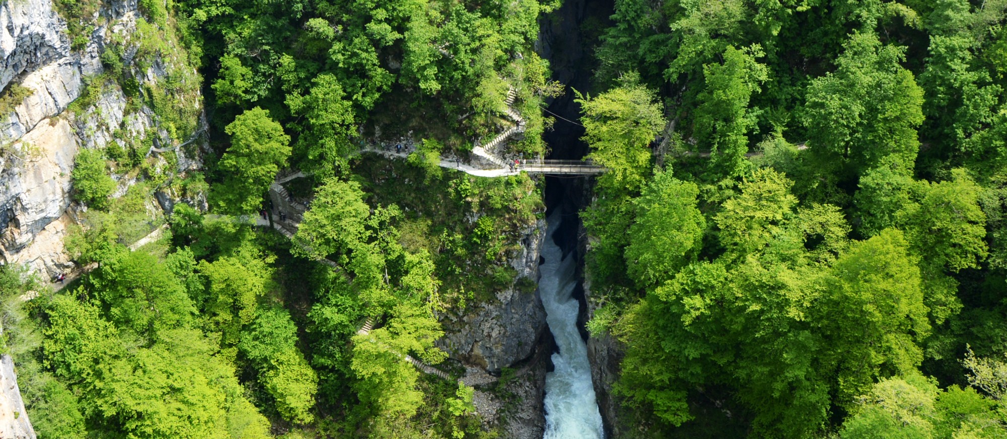 Naravni most in reka Reka v Parku Škocjanske jame