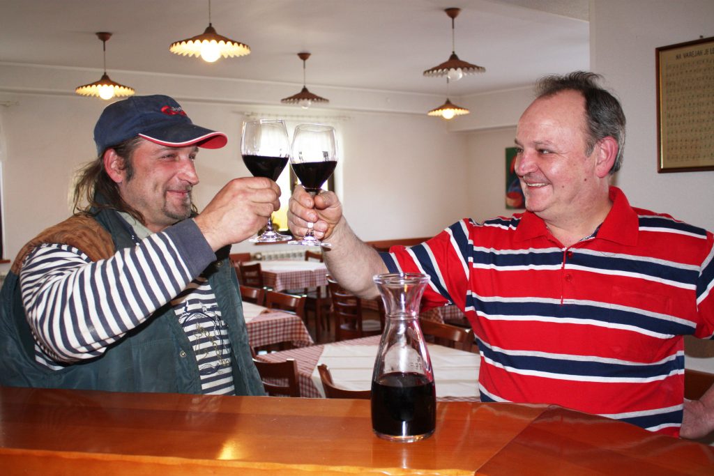 Domače vino -Izletniška turistična kmetija Benčič